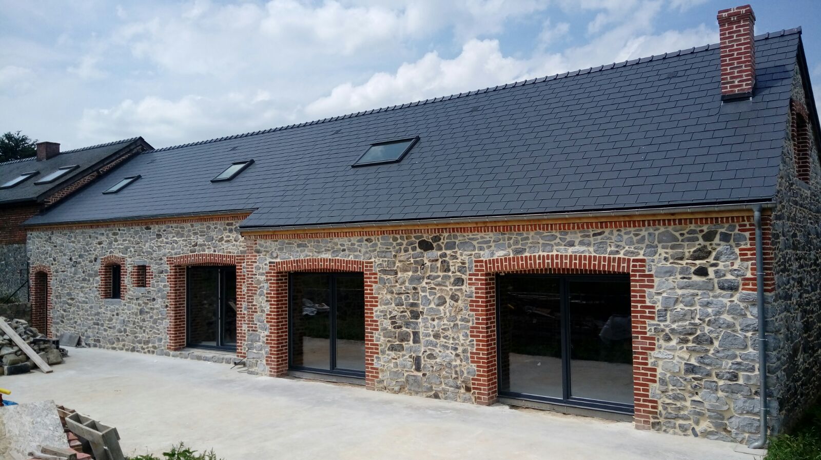 Corps de ferme avec baies coulissantes aluminium